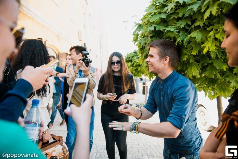 Шоу продюсер. Юрий Асадулин Астрахань геометрия. Приезжал ли Андрей астраханцев на фестиваль Амурская осень в 2017 году. Денис Паршиков это фокусник актер. Денис Паршиков фокусник биография.